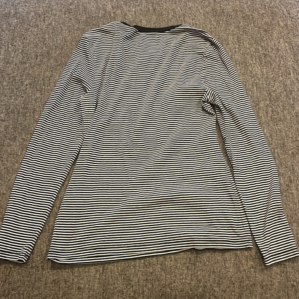 Black and white striped shirt - Picture 3 of 3
